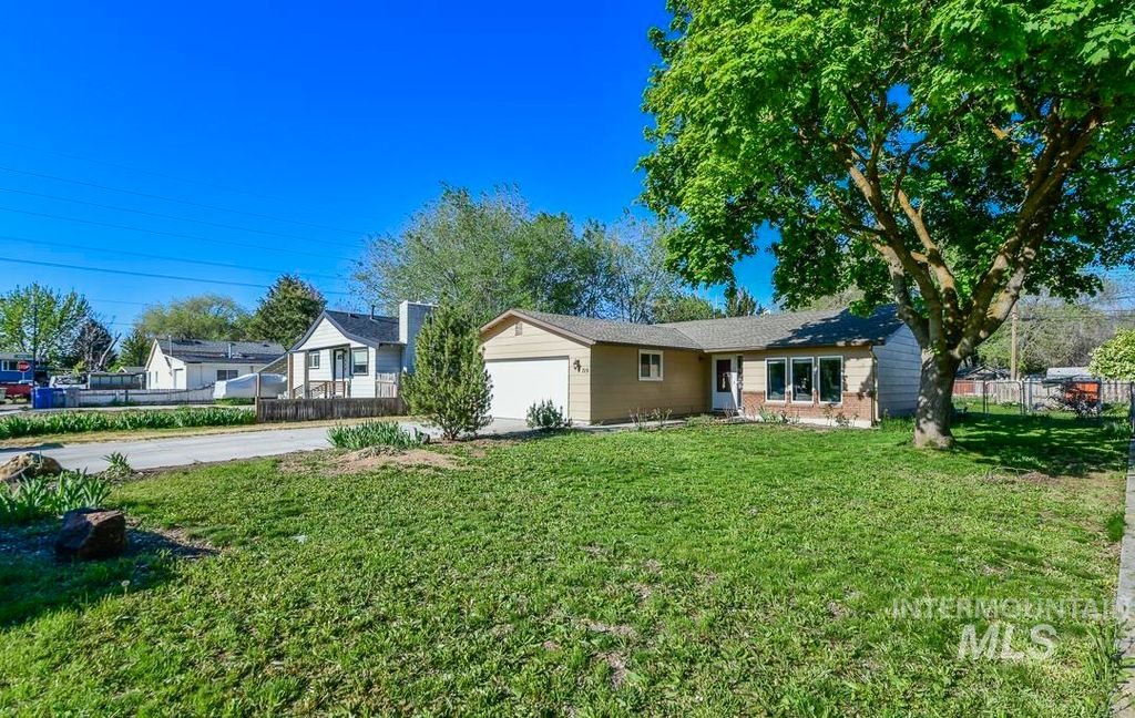 Photo of 715 S Almond St, Nampa, ID 83686 (MLS # 98983886)