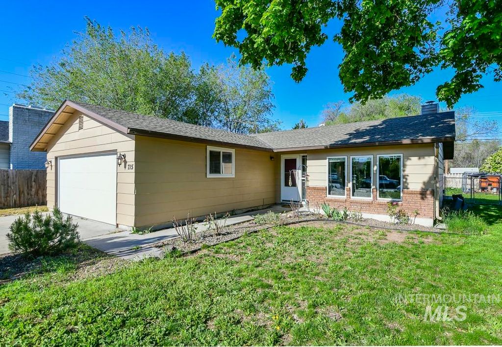 Photo of 715 S Almond St, Nampa, ID 83686 (MLS # 98983886)