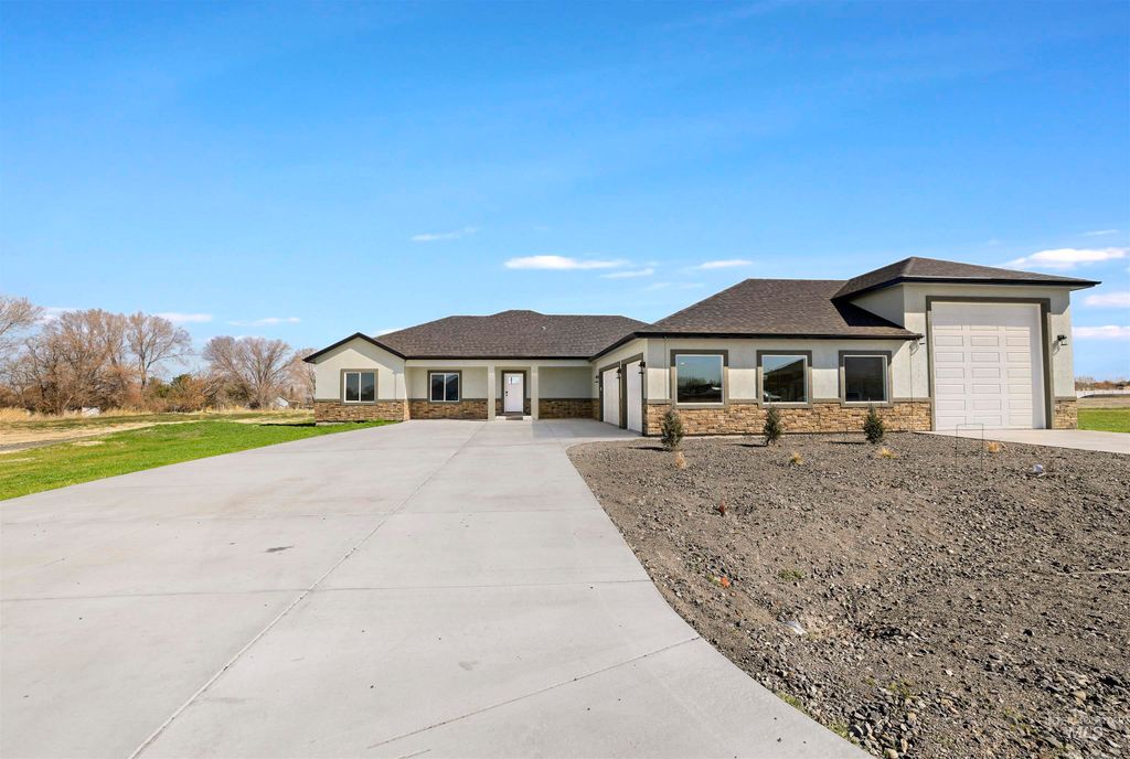 Photo of 2514 Tulip Cir, Twin Falls, ID 83301 (MLS # 98978017)
