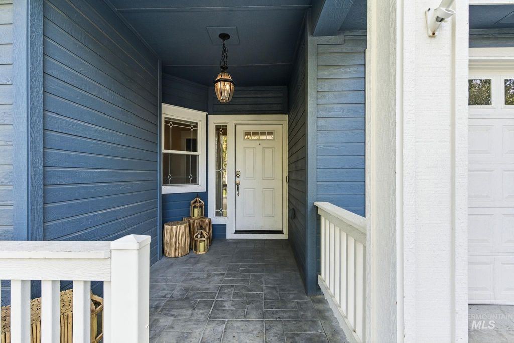Photo of 2149 N Trail Creek Ln, Eagle, ID 83616 (MLS # 98984288)