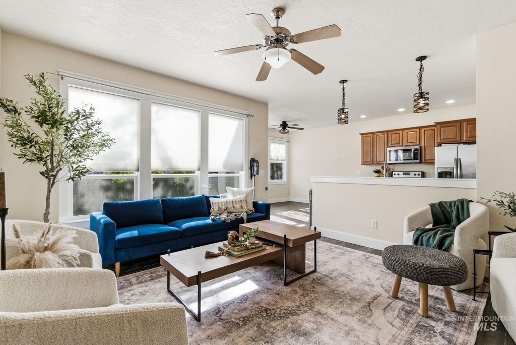 Photo of 2149 N Trail Creek Ln, Eagle, ID 83616 (MLS # 98984288)