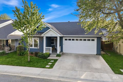 Photo of 2149 N Trail Creek Ln, Eagle, ID 83616 (MLS # 98984288)
