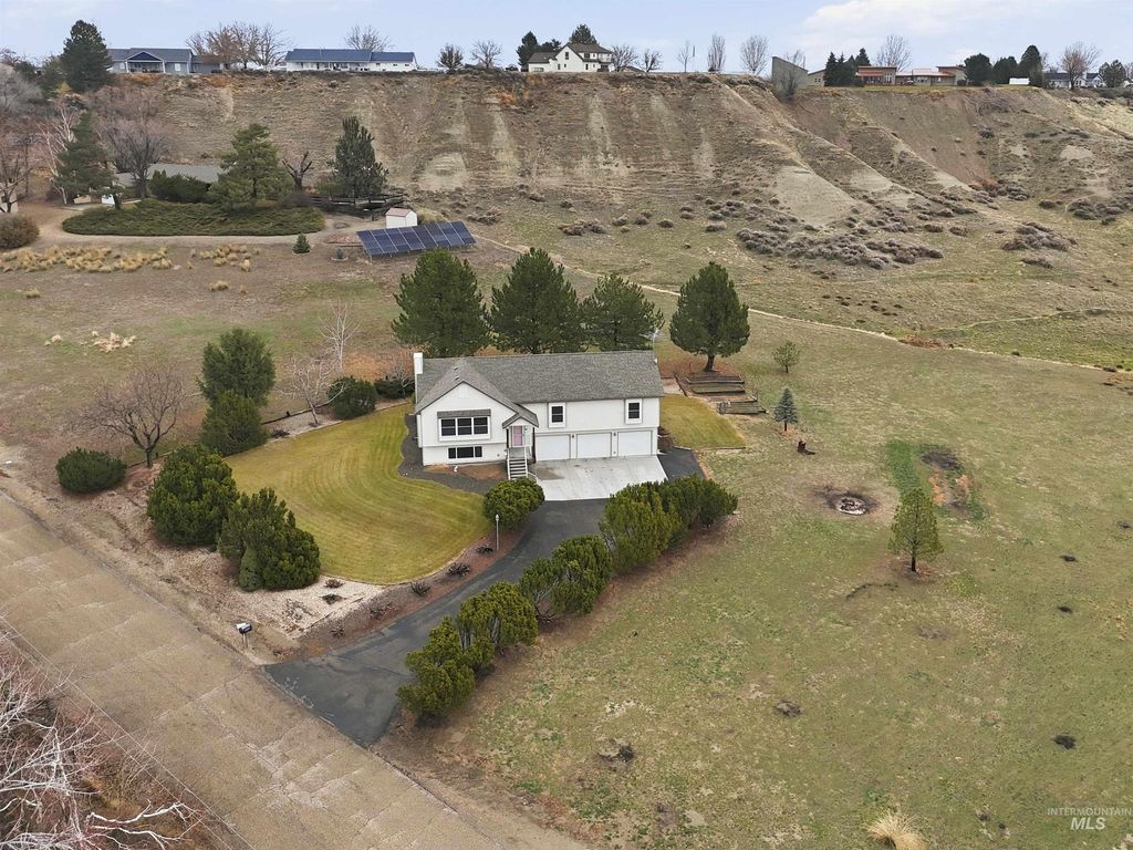 Photo of 11606 Eva Ln, Caldwell, ID 83607 (MLS # 98970517)