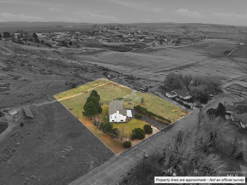 Photo of 11606 Eva Ln, Caldwell, ID 83607 (MLS # 98970517)