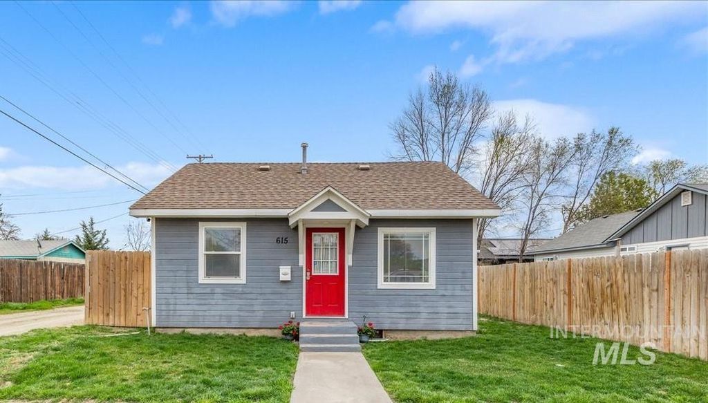 Photo of 615 S 4th Ave, Caldwell, ID 83605 (MLS # 98979275)