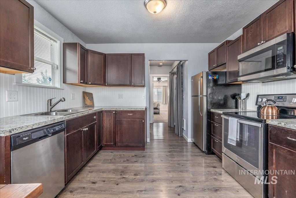 Photo of 615 S 4th Ave, Caldwell, ID 83605 (MLS # 98979275)