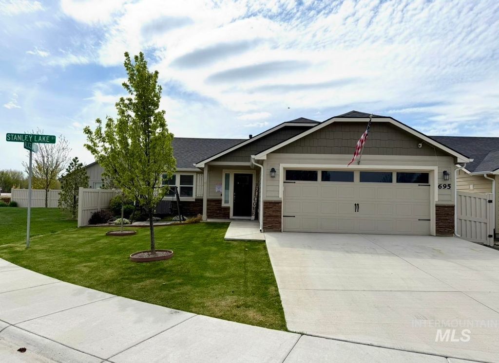 Photo of 695 Stanley Lake St, Middleton, ID 83644 (MLS # 98981772)