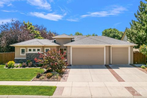 Photo of 733 E San Pedro St, Meridian, ID 83646 (MLS # 98953567)