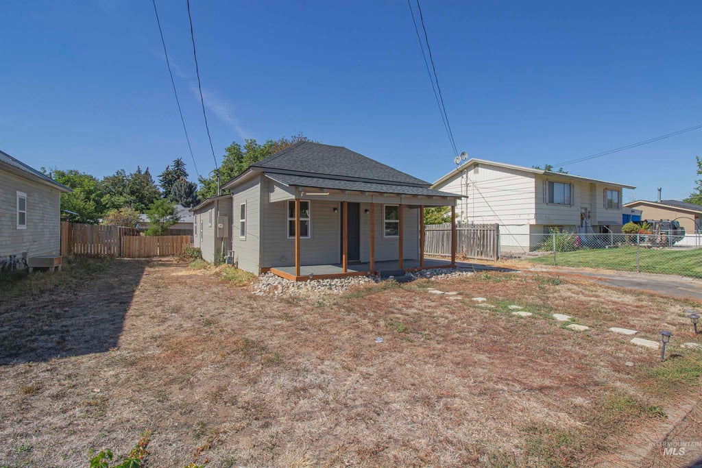 Photo of 907 N 7th St, Payette, ID 83661 (MLS # 99004532)