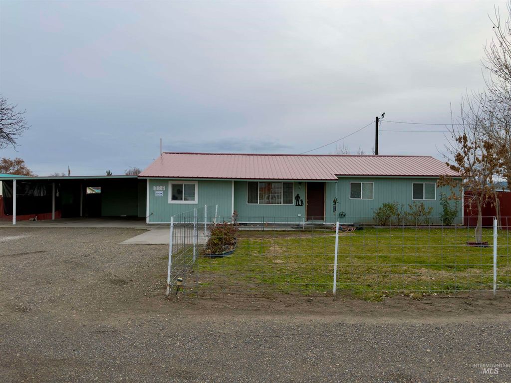 Photo of 336 NW 11th Ave, Ontario, OR 97914 (MLS # 98969395)