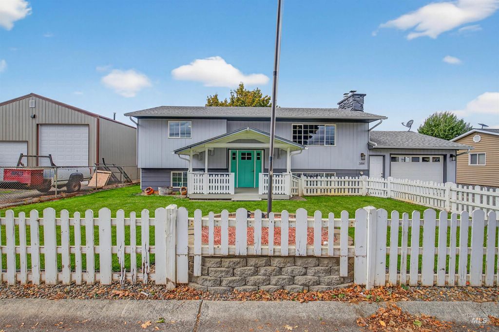 Photo of 3814 13th St D, Lewiston, ID 83501 (MLS # 98964517)