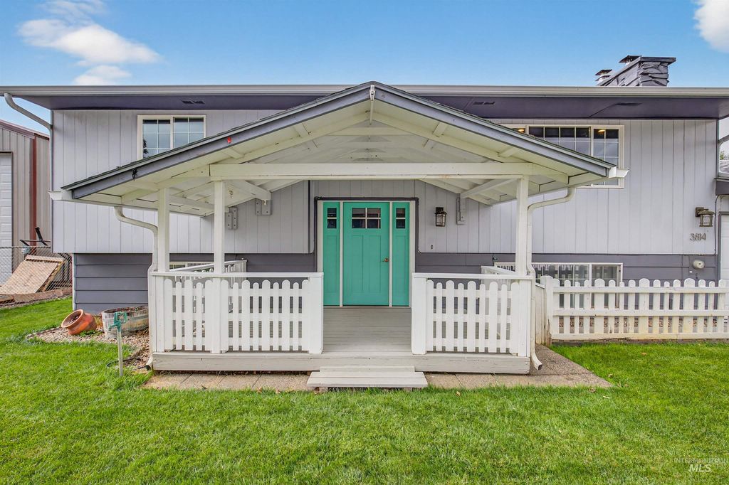 Photo of 3814 13th St D, Lewiston, ID 83501 (MLS # 98964517)