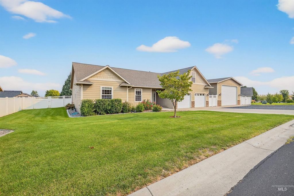 Photo of 1811 Imnaha Lane, Lewiston, ID 83501 (MLS # 98961020)