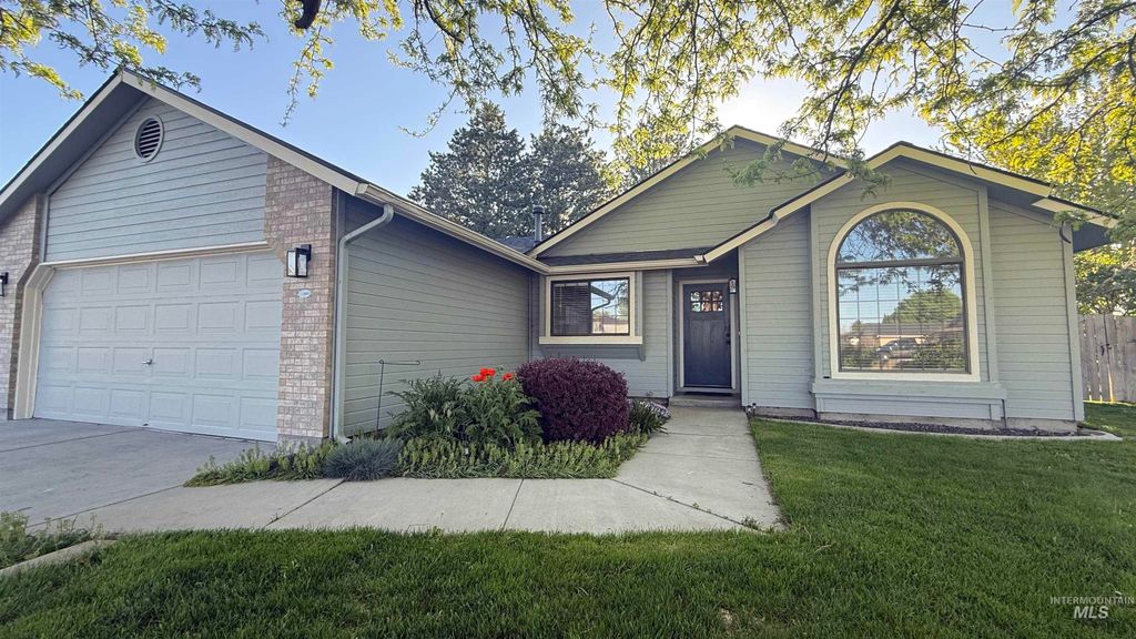 Photo of 1300 W Yost Court, Meridian, ID 83642 (MLS # 98984415)