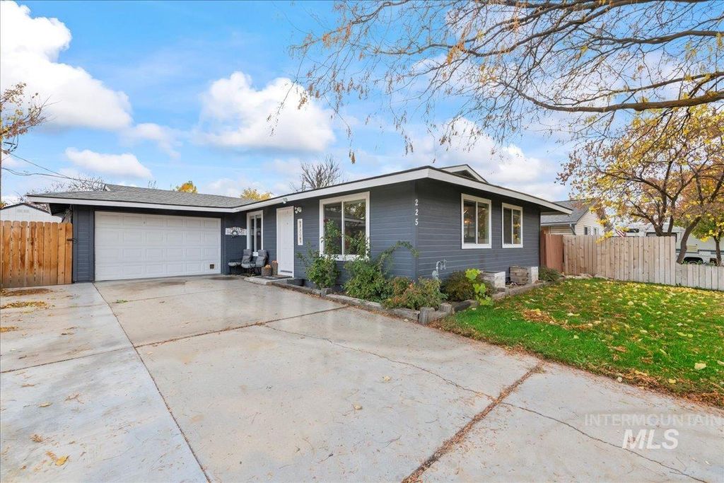 Photo of 225 W Maple Avenue, Meridian, ID 83642 (MLS # 98967042)