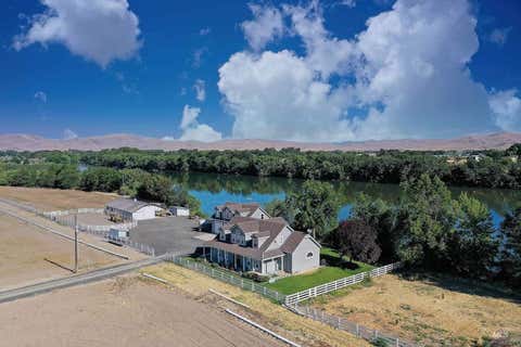 Photo of 490 Ripple Rd, Ontario, OR 97914 (MLS # 98994102)