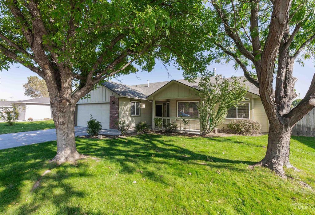 Photo of 2912 E Iowa Ave, Nampa, ID 83686 (MLS # 98964205)