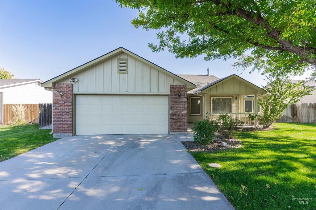 Photo of 2912 E Iowa Ave, Nampa, ID 83686 (MLS # 98964205)