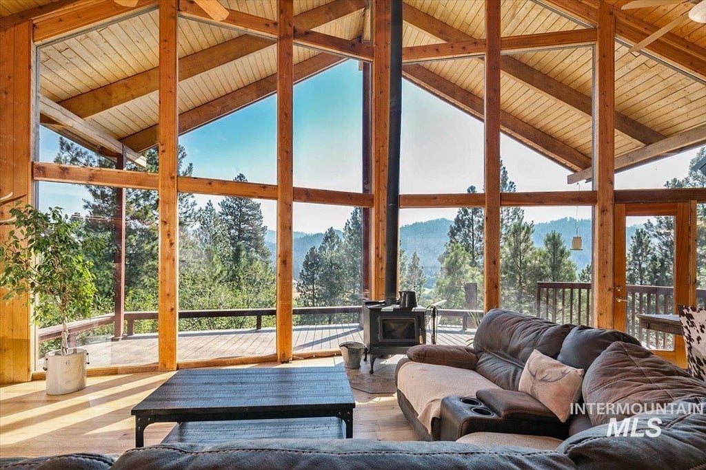 Photo of 10 Scriver Creek Rd, Garden Valley, ID 83622 (MLS # 98997229)