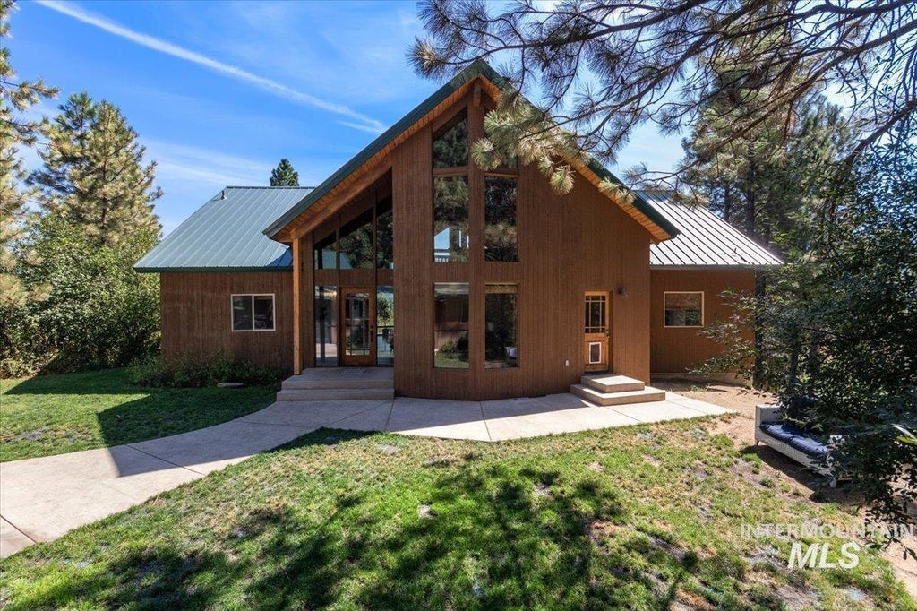 Photo of 10 Scriver Creek Rd, Garden Valley, ID 83622 (MLS # 98997229)