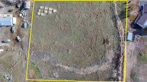 1221 E 4356 N Buhl ID 83316