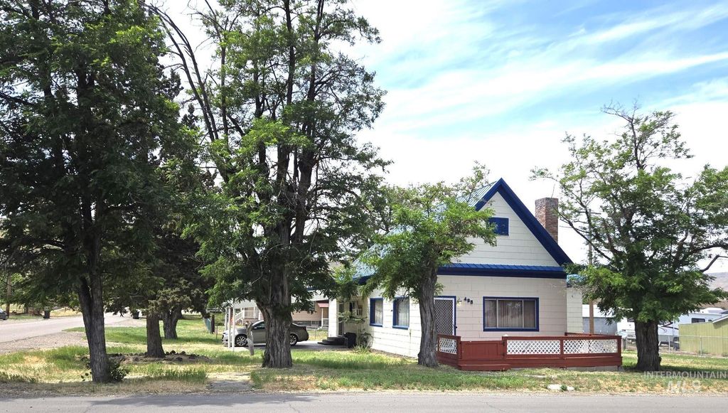 Photo of 495 1st Street East St, Huntington, OR 97907 (MLS # 98949471)