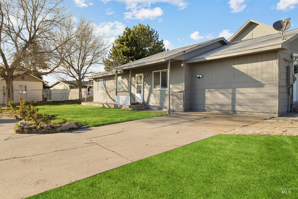 Photo of 106 Maplewood Circle, Rupert, ID 83350 (MLS # 98984967)