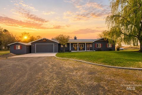 Photo of 2726 850 E, Hagerman, ID 83332 (MLS # 98984123)