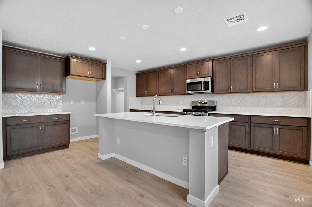 Photo of 7663 E Meriwether Dr, Nampa, ID 83687 (MLS # 98984022)