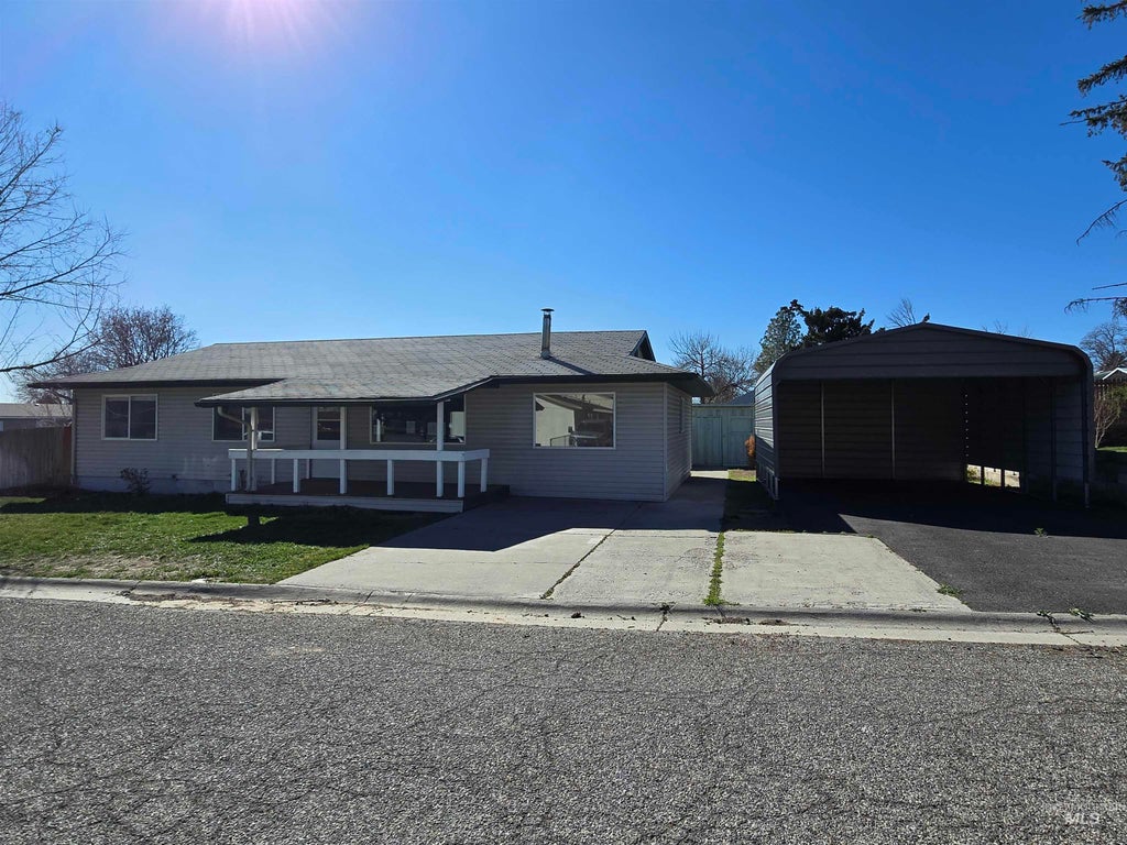 Photo of 1011 S Cleveland St, Jerome, ID 83338 (MLS # 99000051)