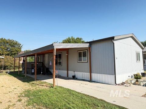 Photo of 100 NW 16th St #16 St, Fruitland, ID 83619 (MLS # 98960090)