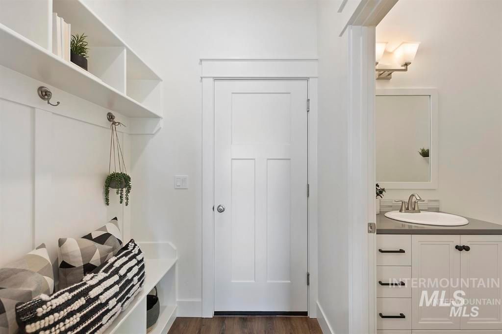 Photo of 4583 S Courvoisier Pl, Meridian, ID 83642 (MLS # 98978304)