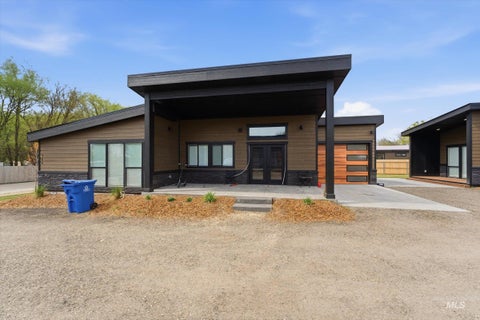 Photo of 384 W London St, Middleton, ID 83644 (MLS # 98991714)