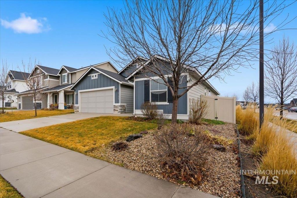 Photo of 6706 S Birch Creek Ave, Meridian, ID 83642 (MLS # 98976139)