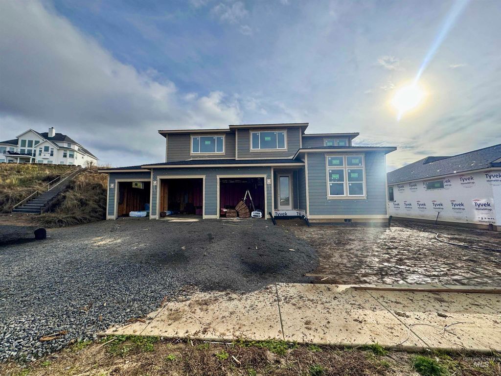 Photo of 2525 E 3rd Street, Moscow, ID 83843 (MLS # 98968540)