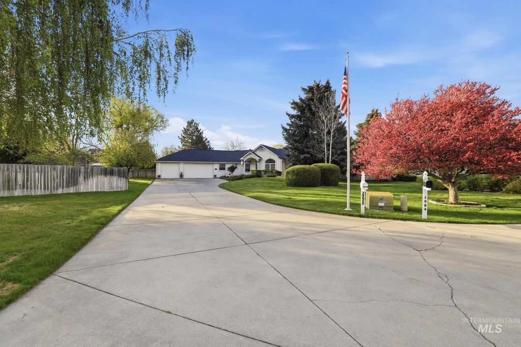 Photo of 1990 Candleridge Dr, Twin Falls, ID 83301 (MLS # 98981922)