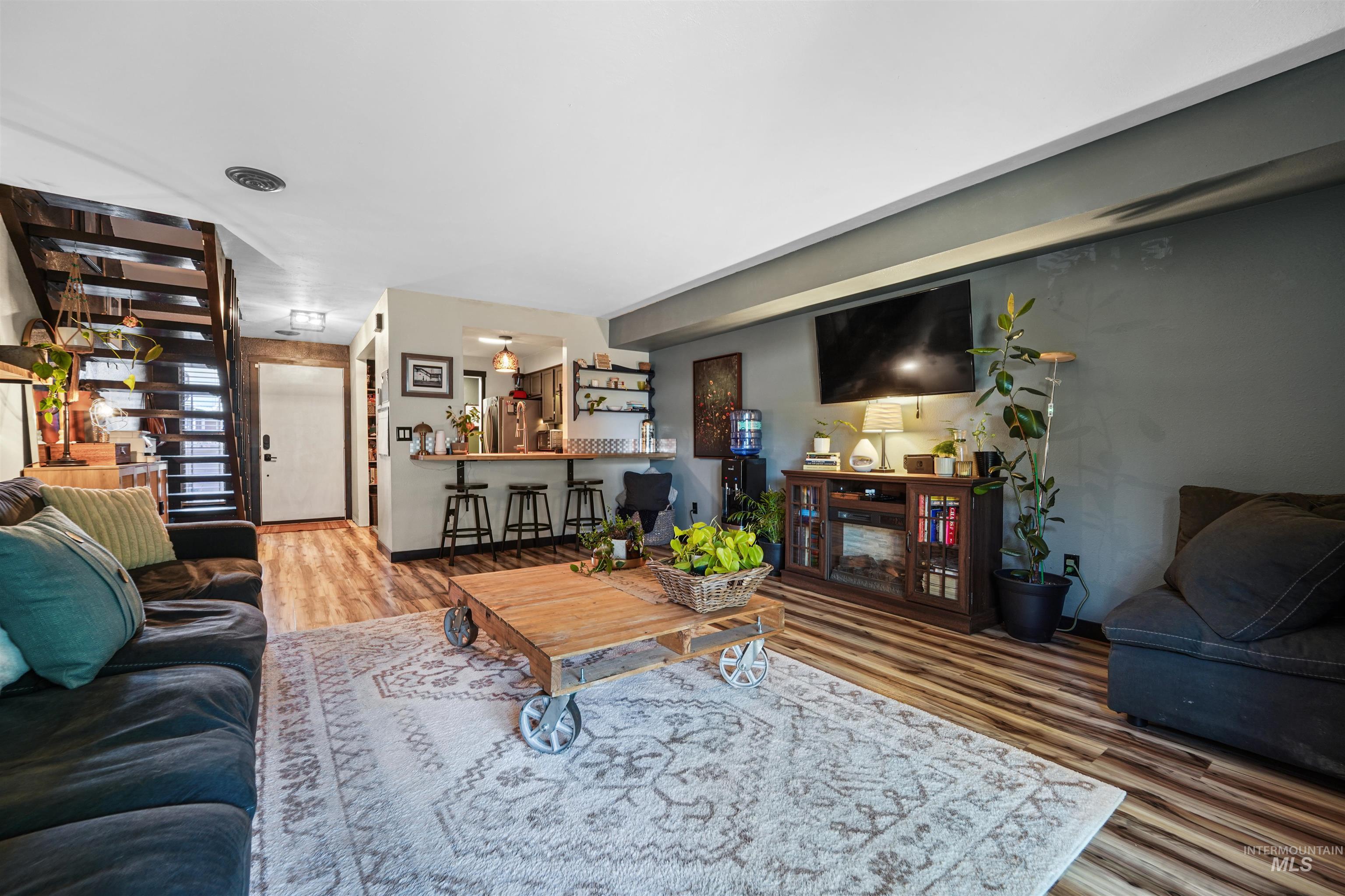 348 N Eagle Glen