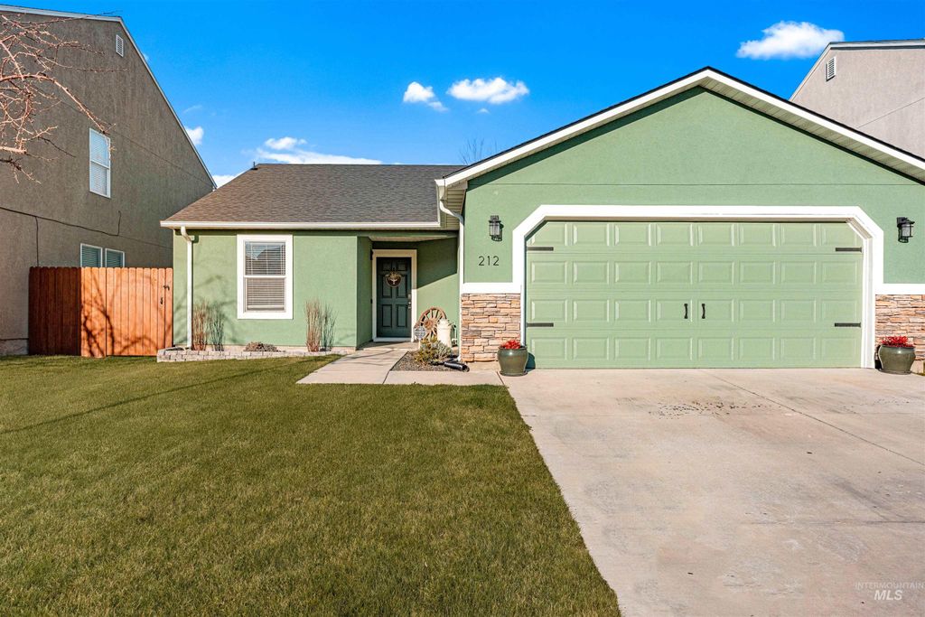 Photo of 212 Forest Parkway, Caldwell, ID 83605 (MLS # 98973168)