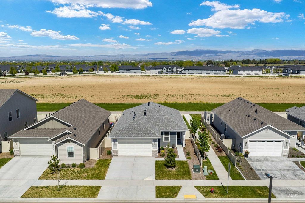 Photo of 4232 S. Graycliff Way, Meridian, ID 83642 (MLS # 98984518)