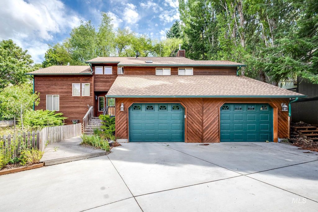 Photo of 1616 Shetland Court, Moscow, ID 83843 (MLS # 98957860)