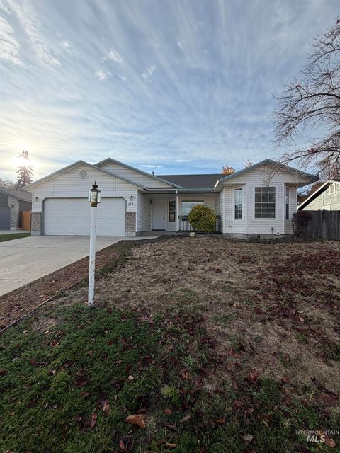 Photo of 113 W Woodbury Dr, Meridian, ID 83646 (MLS # 98968004)