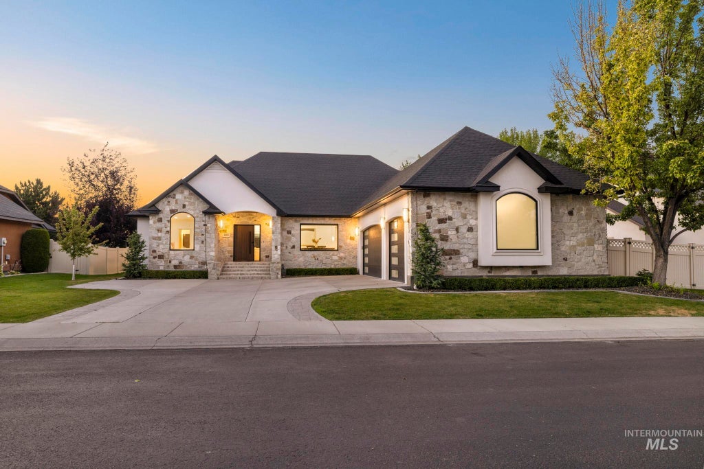 Photo of 685 Canyon Park Ave, Twin Falls, ID 83301 (MLS # 98994625)