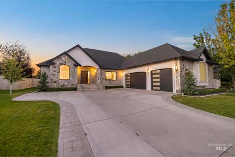 Photo of 685 Canyon Park Ave, Twin Falls, ID 83301 (MLS # 98994625)