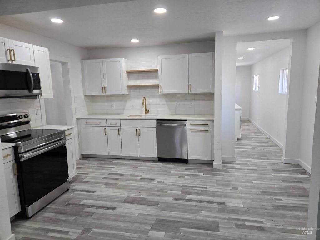 Photo of 1215 N Bonneville St, Nampa, ID 83651 (MLS # 98966876)