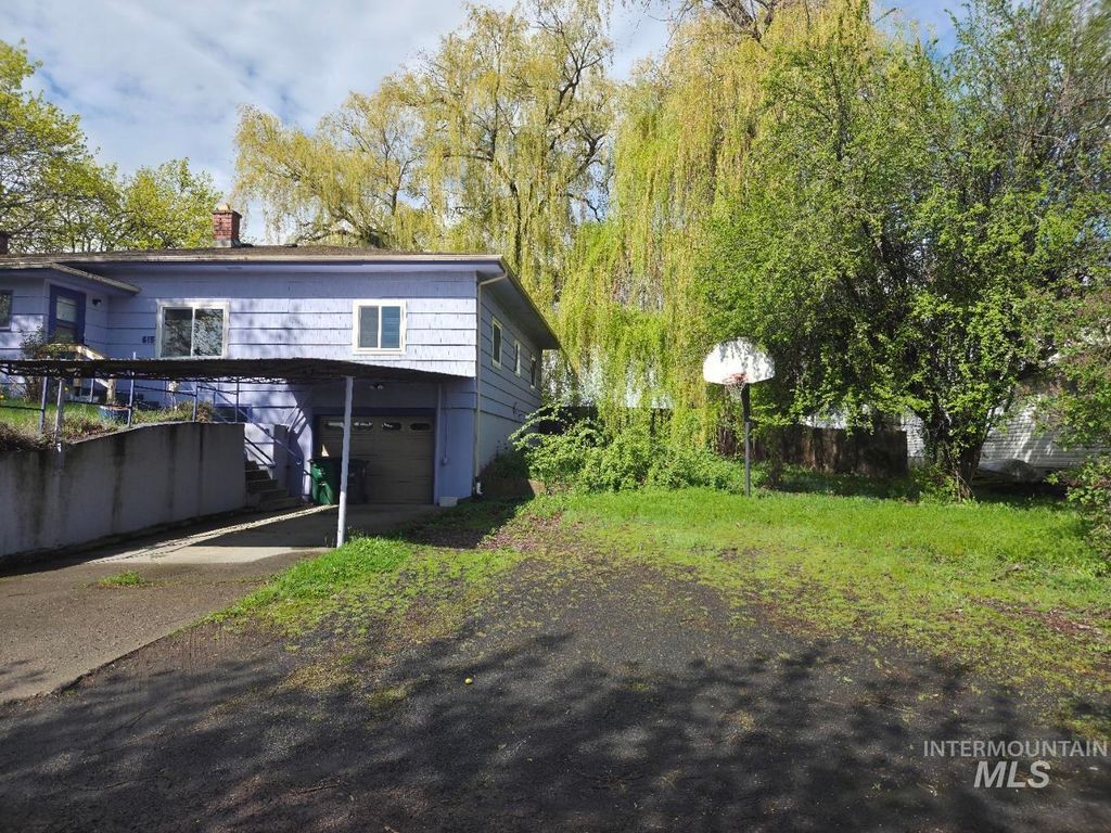 Photo of 615 N Washington St, Moscow, ID 83843 (MLS # 98969172)