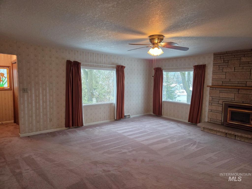 Photo of 615 N Washington St, Moscow, ID 83843 (MLS # 98969172)