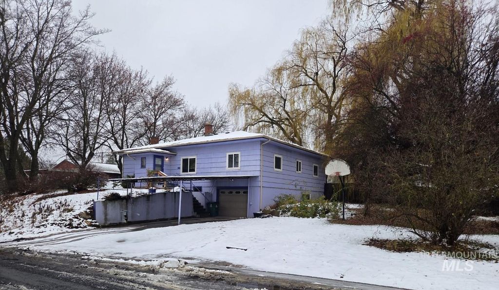 Photo of 615 N Washington St, Moscow, ID 83843 (MLS # 98969172)