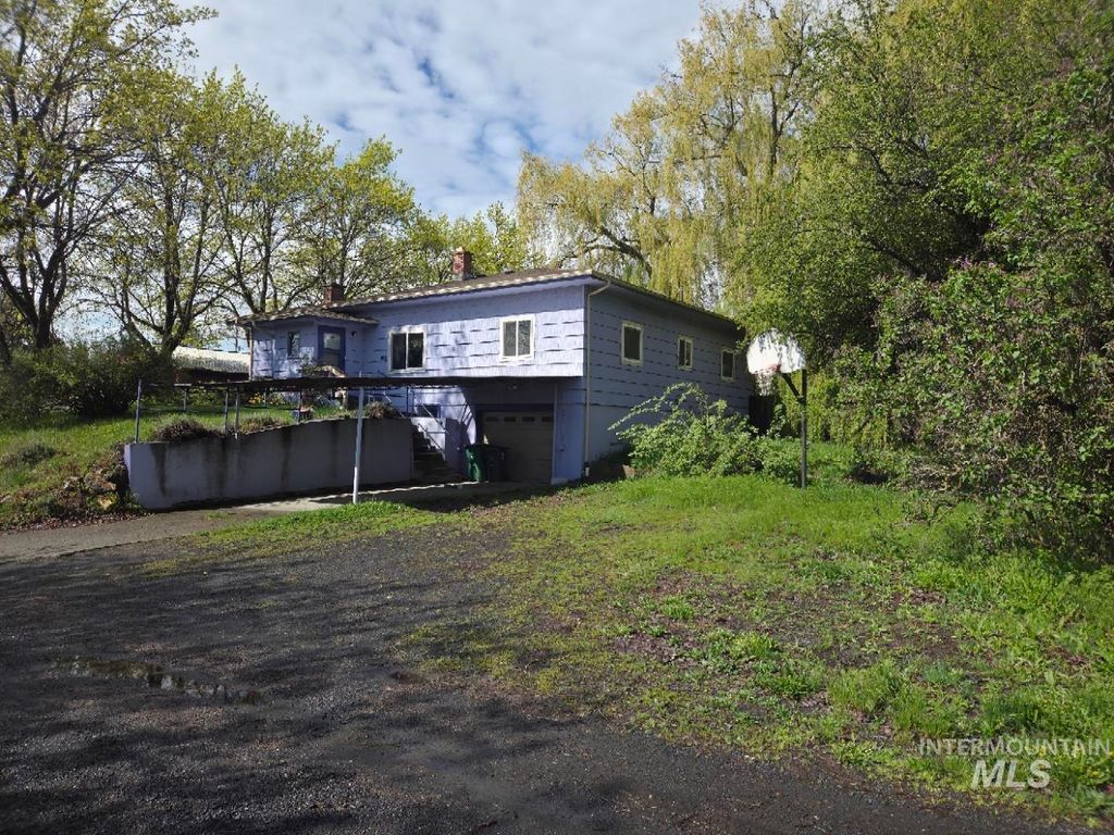 Photo of 615 N Washington St, Moscow, ID 83843 (MLS # 98969172)