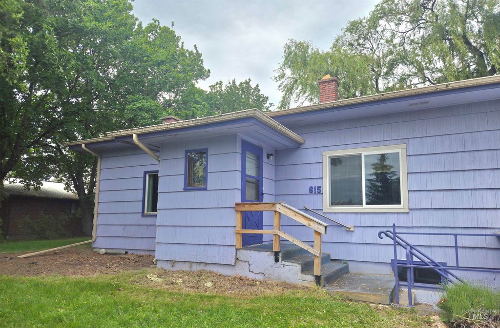 Photo of 615 N Washington St, Moscow, ID 83843 (MLS # 98969172)