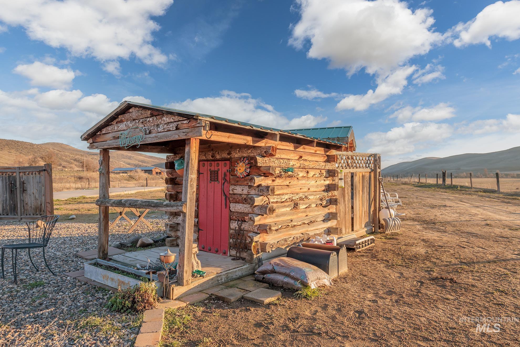 View of outdoor structure featuring a mountain view and a view of rural / pastoral area